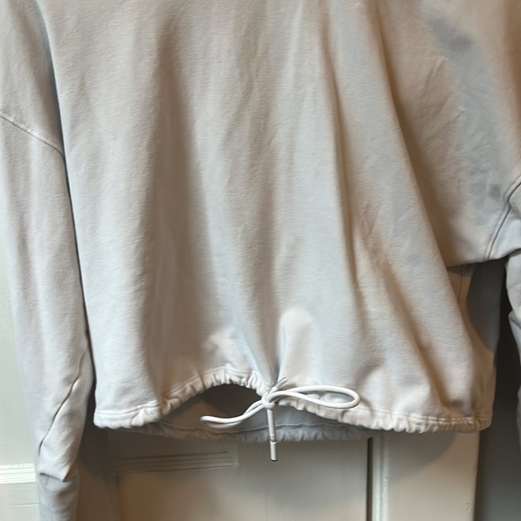 Aritzia the Group by Babaton weekender cropped hoodie - Picture 2 of 5